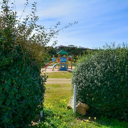 Villa Familyhomesea 103 *